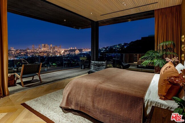 Building Photo - 1851 N Stanley Ave