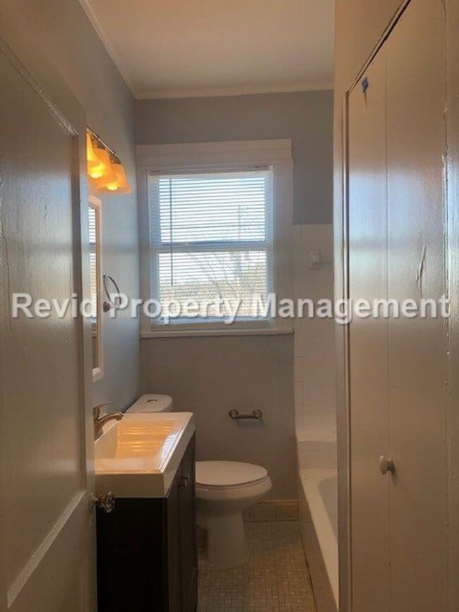 Building Photo - The Gables at Auburndale!