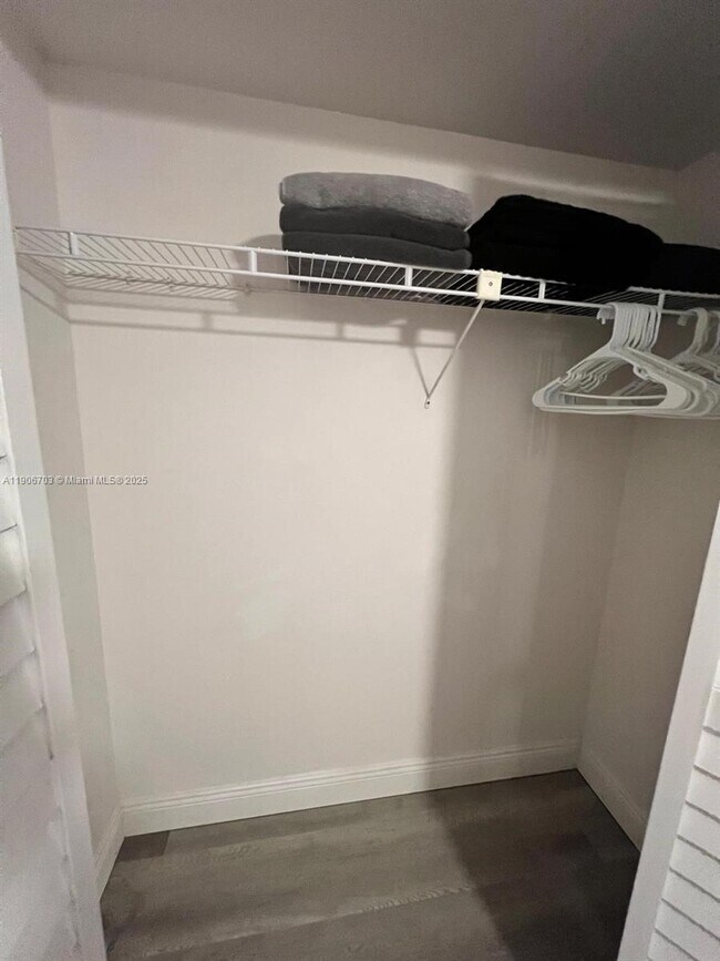 Building Photo - 1208 Bahama Bend