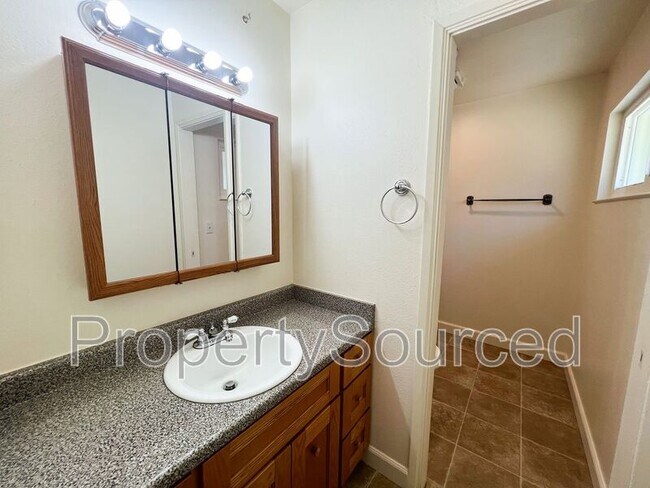 Building Photo - 320 E Granada Way
