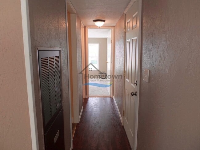 Building Photo - Beautiful & Clean 2 Bed 1 Bath Manufacture...