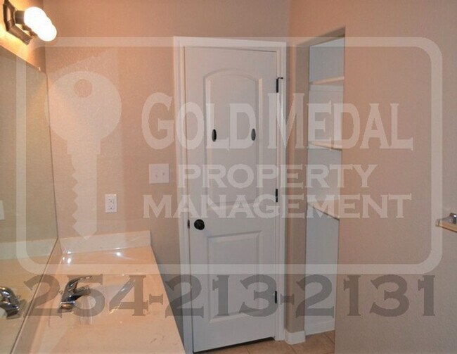 Building Photo - 1110 Grace Point Dr