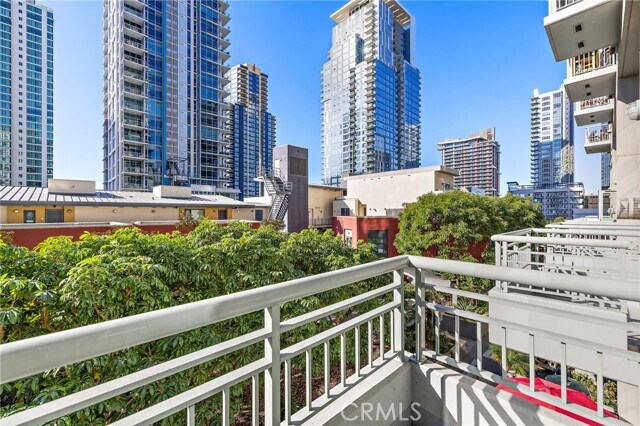 Building Photo - 1240 India St