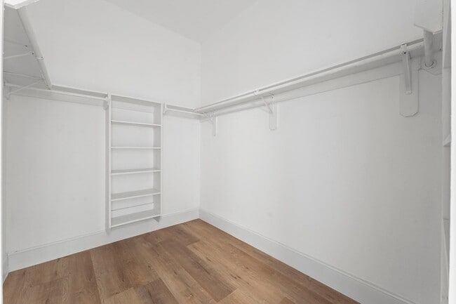 Building Photo - 3531 White Oak Point Dr