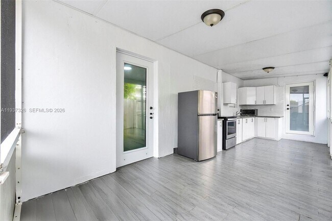 Building Photo - 6470 SW 27th St