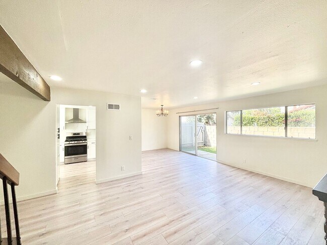 Building Photo - 437 Reed Way