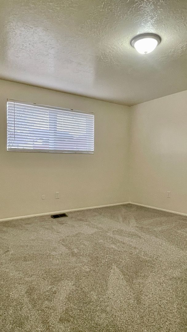 Building Photo - 188 N Pingree Ave