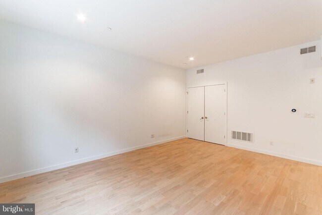 Primary Photo - 507 S 8th St