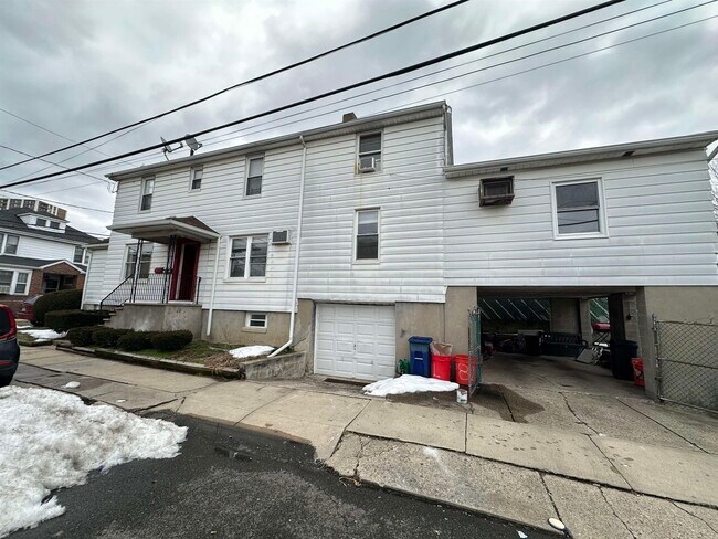 Building Photo - 8 Laird Pl