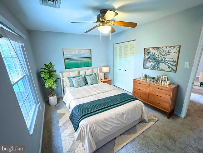 Building Photo - 3063 Schubert Dr