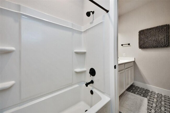 Building Photo - 1707 Summerlyn Ter Dr