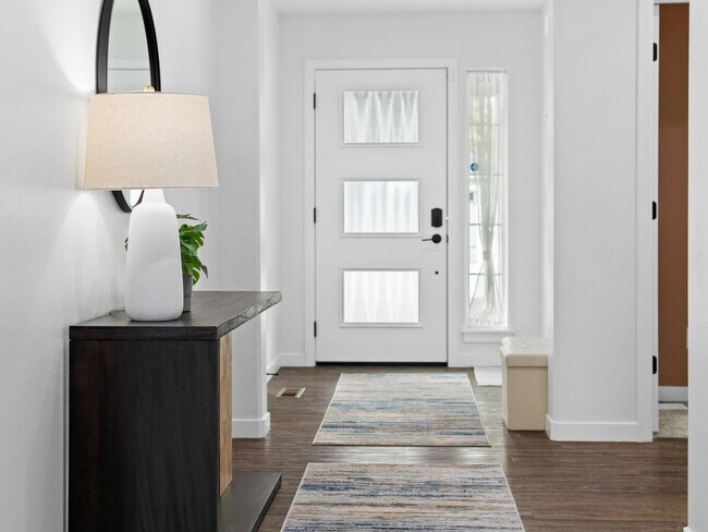 Building Photo - 4 bedroom Modern Home at Eagle Ridge Estates