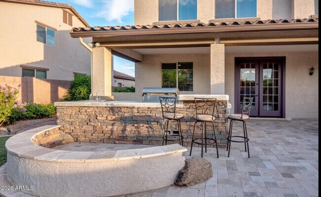 Building Photo - 702 W San Carlos Way