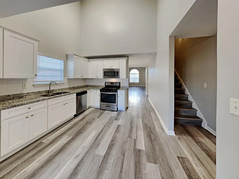 Building Photo - 18814 Mesa Oaks Dr