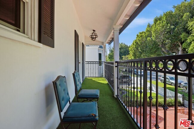 Building Photo - 1170 S Beverwil Dr