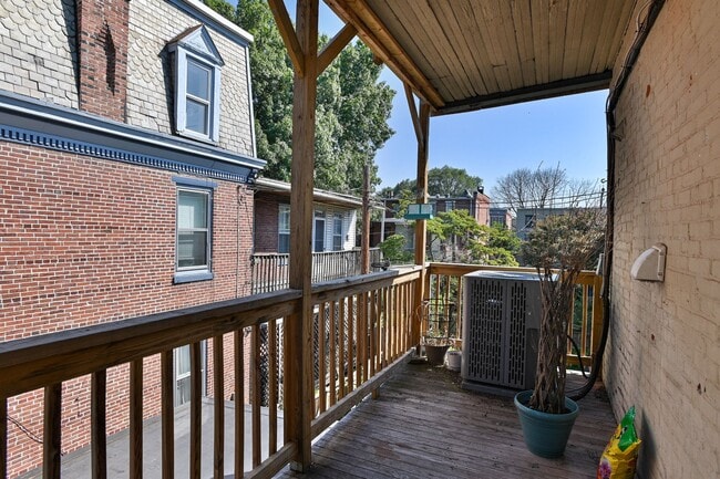 Building Photo - 208 Hamilton St