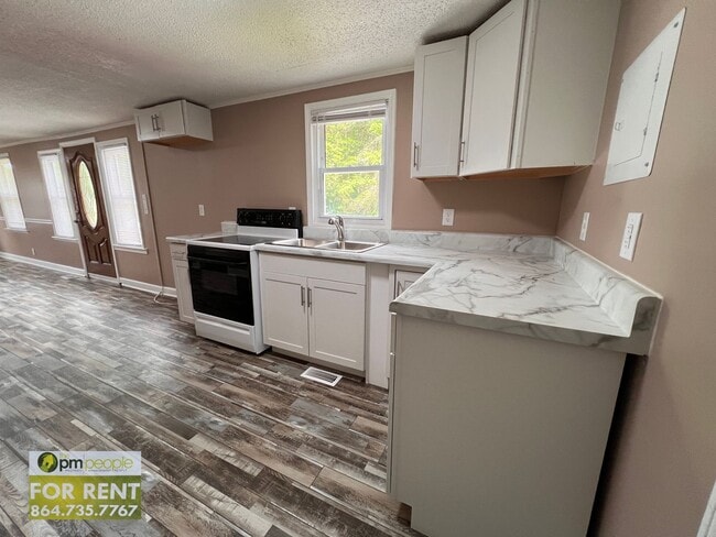Building Photo - Newly remodeled, tranquil setting