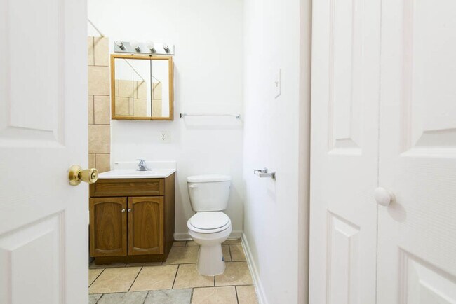 Building Photo - 7440 S Phillips Ave