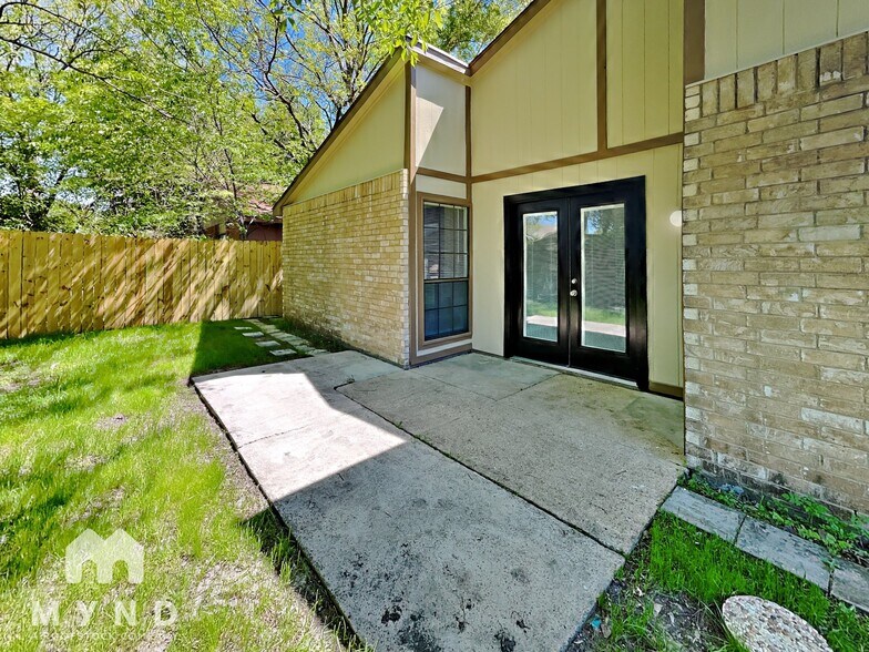 Building Photo - 9447 Culberson St