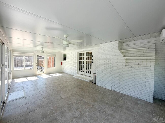 Building Photo - 220 Cordoba St