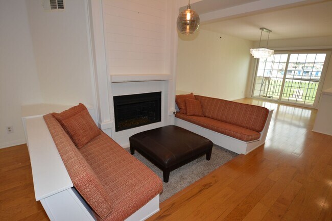 Building Photo - 3BED/3.5BATH in Hollywood Beach