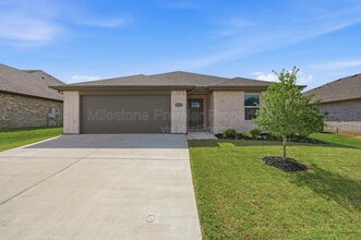 Building Photo - 1819 Boxwood Dr