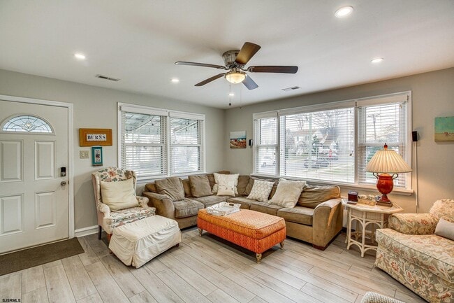 Building Photo - 200 N Essex Ave