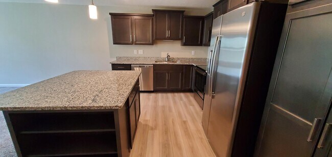 Building Photo - 686 Daphne Wy