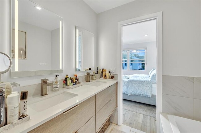 Building Photo - 1991 NE 15th Ave