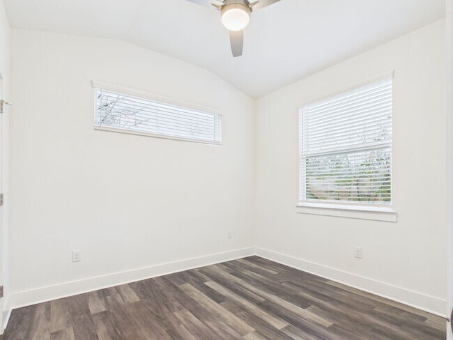 Building Photo - 6102 Caddie St