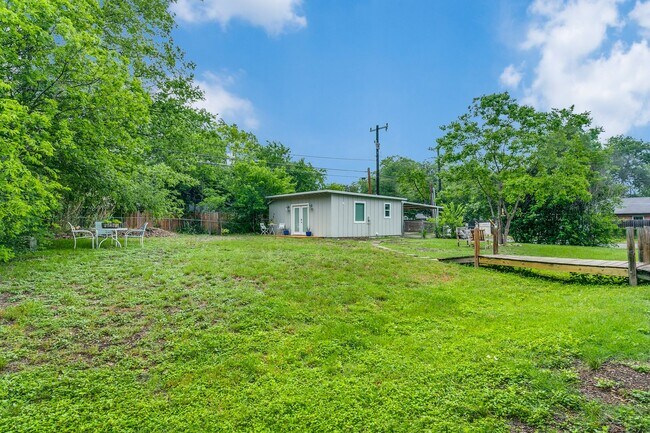 Building Photo - 2-BEDROOM DUPLEX IN WILSHIRE TERRACE
