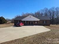 Building Photo - 179 Glen-Gar Dr