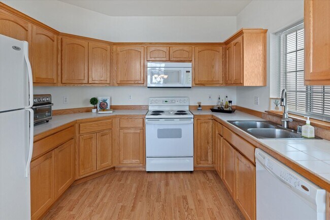 Building Photo - Beautiful 3 bedroom 2.5 bathroom Lake Stevens home!