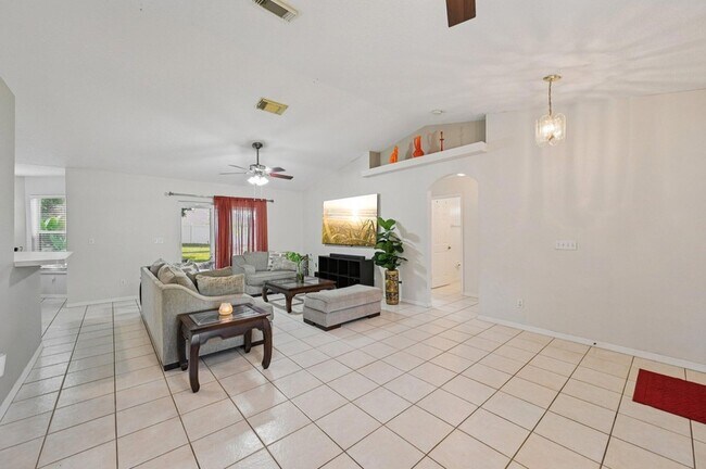 Building Photo - 5920 NW Wolverine Rd