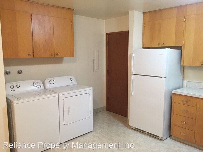 Building Photo - 8520-8560 SW Laurel Leaf Ln