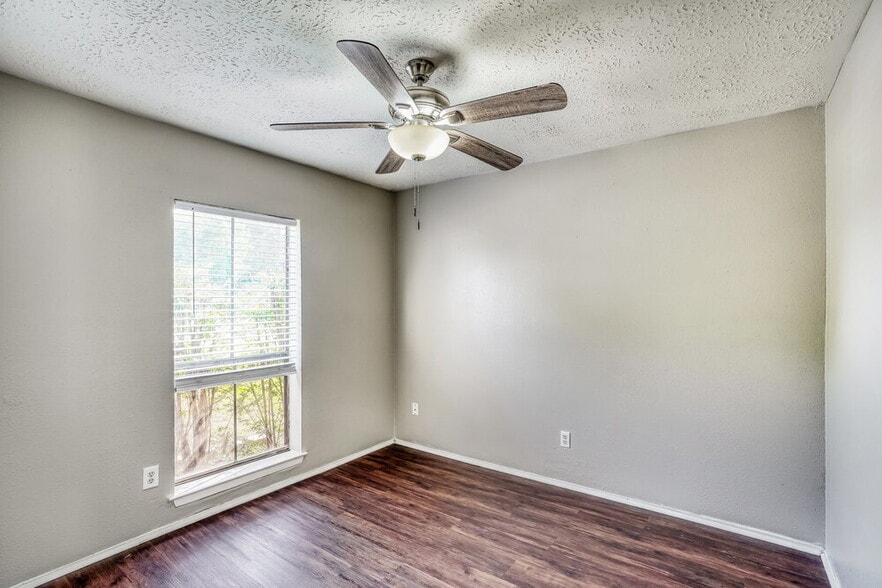 Building Photo - 20810 Union Park Dr