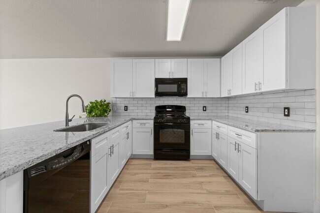 Building Photo - 16859 Blackberry Lily Ln