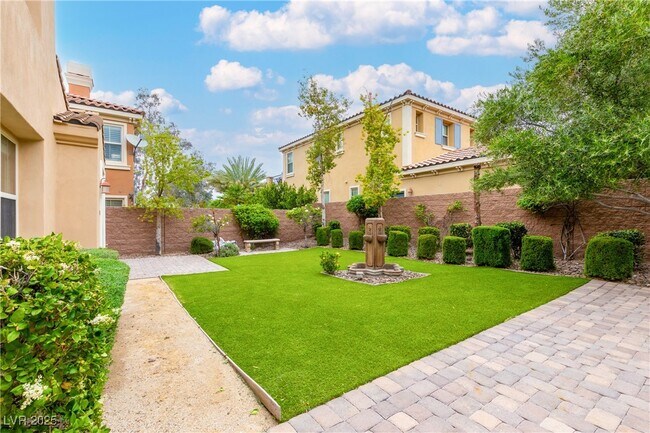 Building Photo - 58 Contrada Fiore Dr