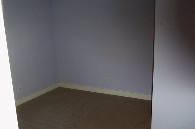 Building Photo - Special --1/2 off first months rent.