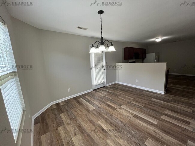 Building Photo - 202 Cloverbrook Dr
