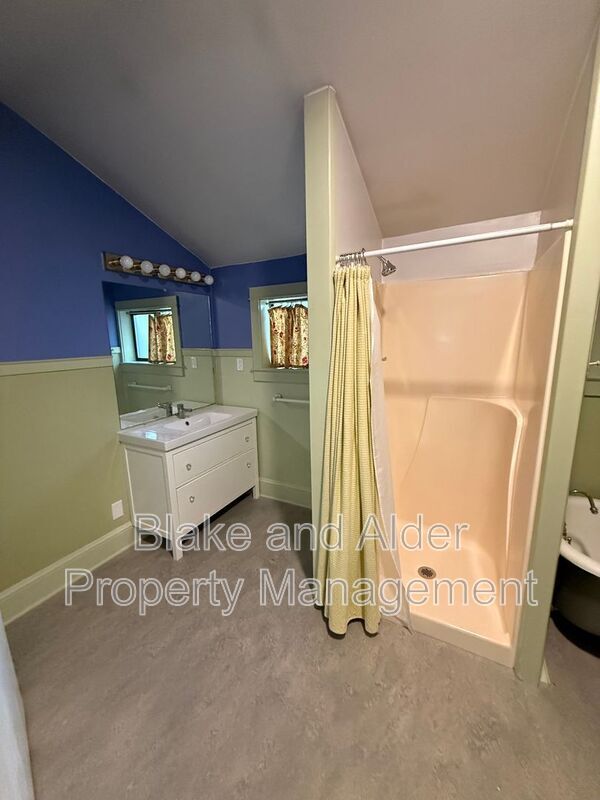 Building Photo - 7824 SE 11th Ave