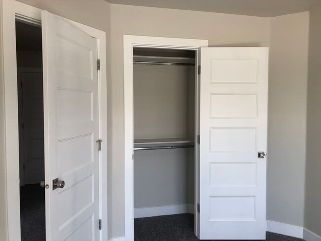 Building Photo - Reduced Rent Modern 3 Bedroom Home for Rent - 50% Off Your First Month!