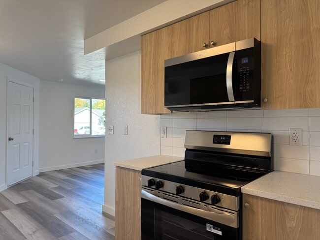 Building Photo - 903 Sunny Ln