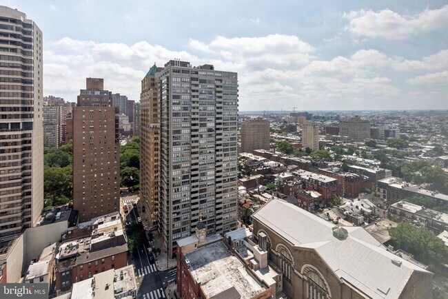 Building Photo - 2031 Locust St