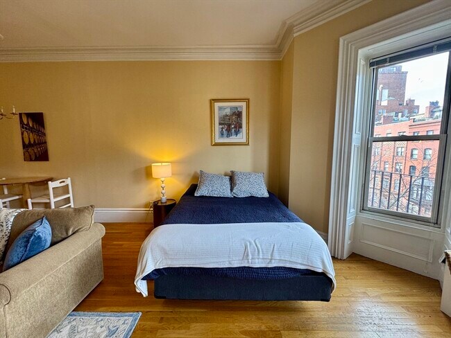 Building Photo - 169 Beacon St