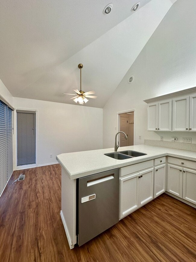 Building Photo - Large Three Bedroom Home in the Cinnamonwood Estates