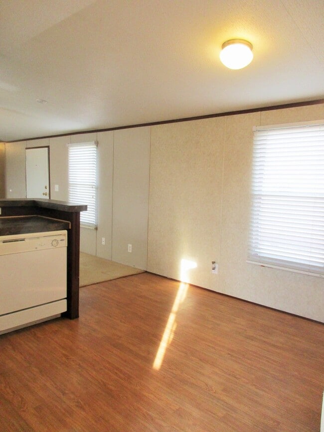 Building Photo - 3 bedroom 2 bath in Hydro, OK  73048
