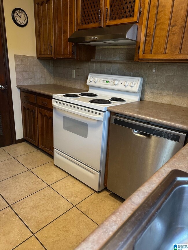 Building Photo - 3208 Westbrook Dr