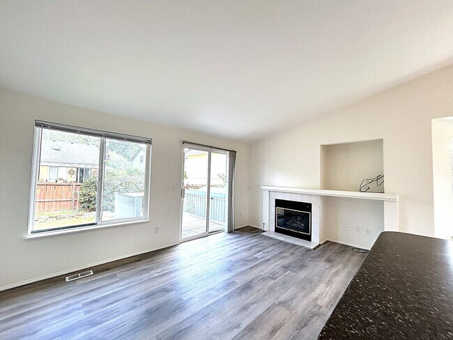 Building Photo - 3 bedroom Rambler in Browns point