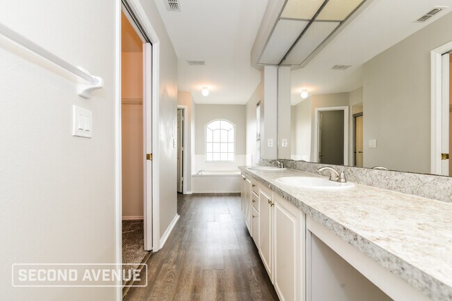 Building Photo - 2216 Wyndam Way